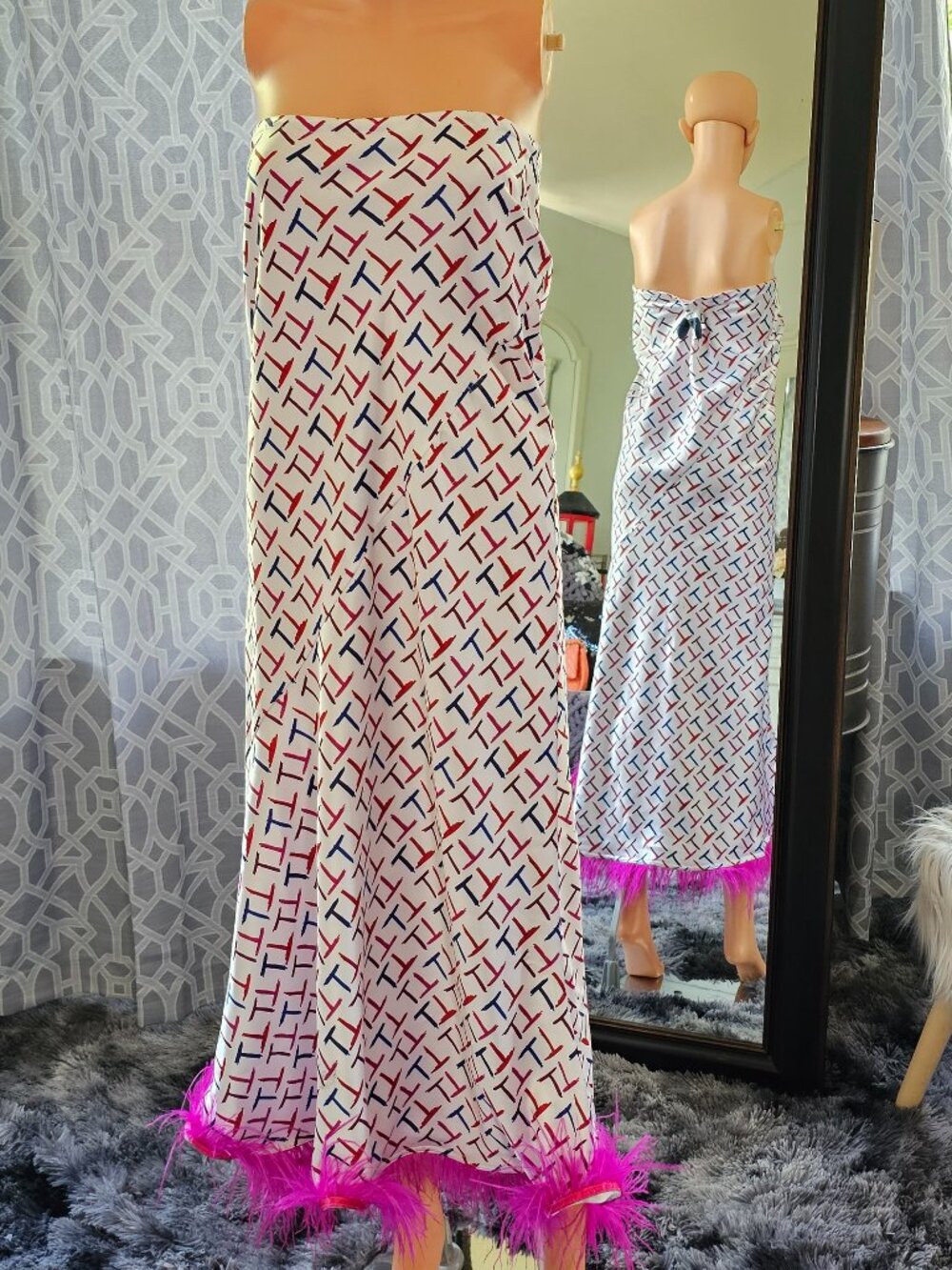 Lyfecycle Fashion Abstract Print Strapless Maxi Dress w/ Purple Feather Hem